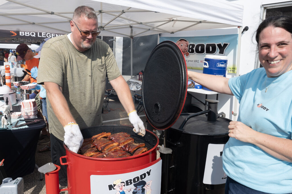 Fourth annual Minnesota Building Trades Ribfest cooked up 625 racks of ribs all the while raising money for Beyond the Yellow Ribbon, an organization that acts as a corporate support network to meet the needs of Minnesota military veterans and their families.